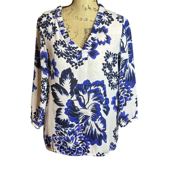Blue Floral 3/4 Sleeve Blouse with Graphic Design - Picture 3 of 4